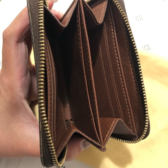 Louis Vuitton Zippy Coin Purse - Picture 4 of 6